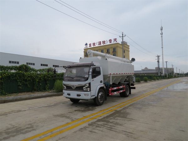 12方6噸多利卡飼料車