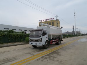散裝飼料車發車山東！